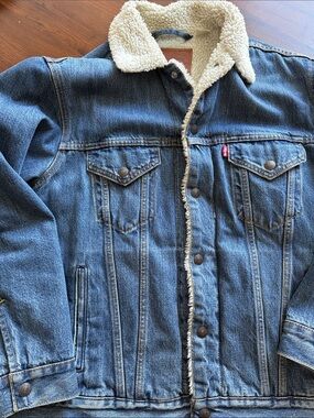 Levis - Men's Blue Sherpa-Lined Denim Jacket medium